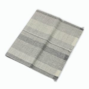 szalik-welniany-z-alpaki-w-kolorze-szarym