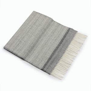 szalik-welniany-z-alpaki-w-kolorze-szarym